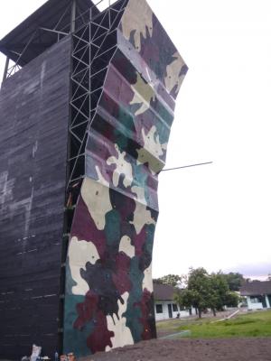 Pembangunan Wall Climbing Lead di Dodik Secata Rindam XIII Merdeka Bitung Sulawesi Utara